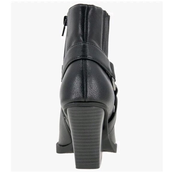 BCBGeneration Women's Cassidy Ankle Boot Black. Size7M. (WS344) - Picture 3 of 5